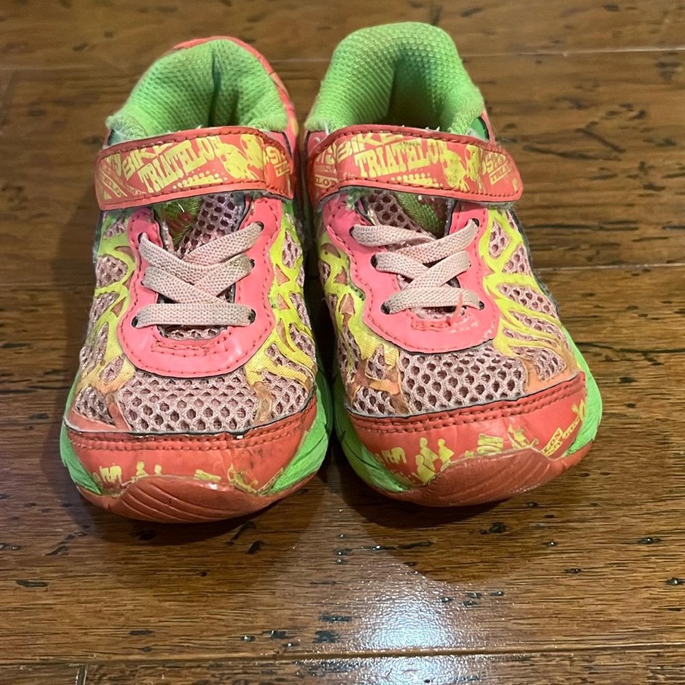 ASICS children tennis shoe size 6